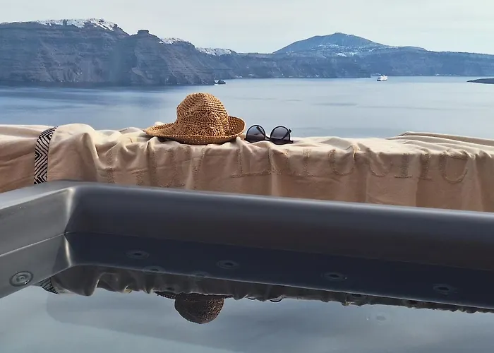 Oasis With Caldera View 이아