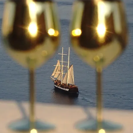 Oasis With Caldera View Oia