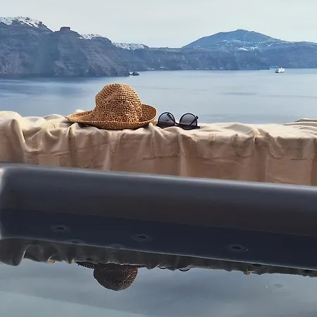 Oasis With Caldera View Oia