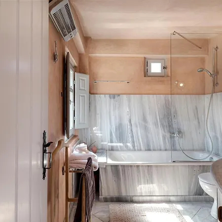 Oasis With Caldera View * Oia